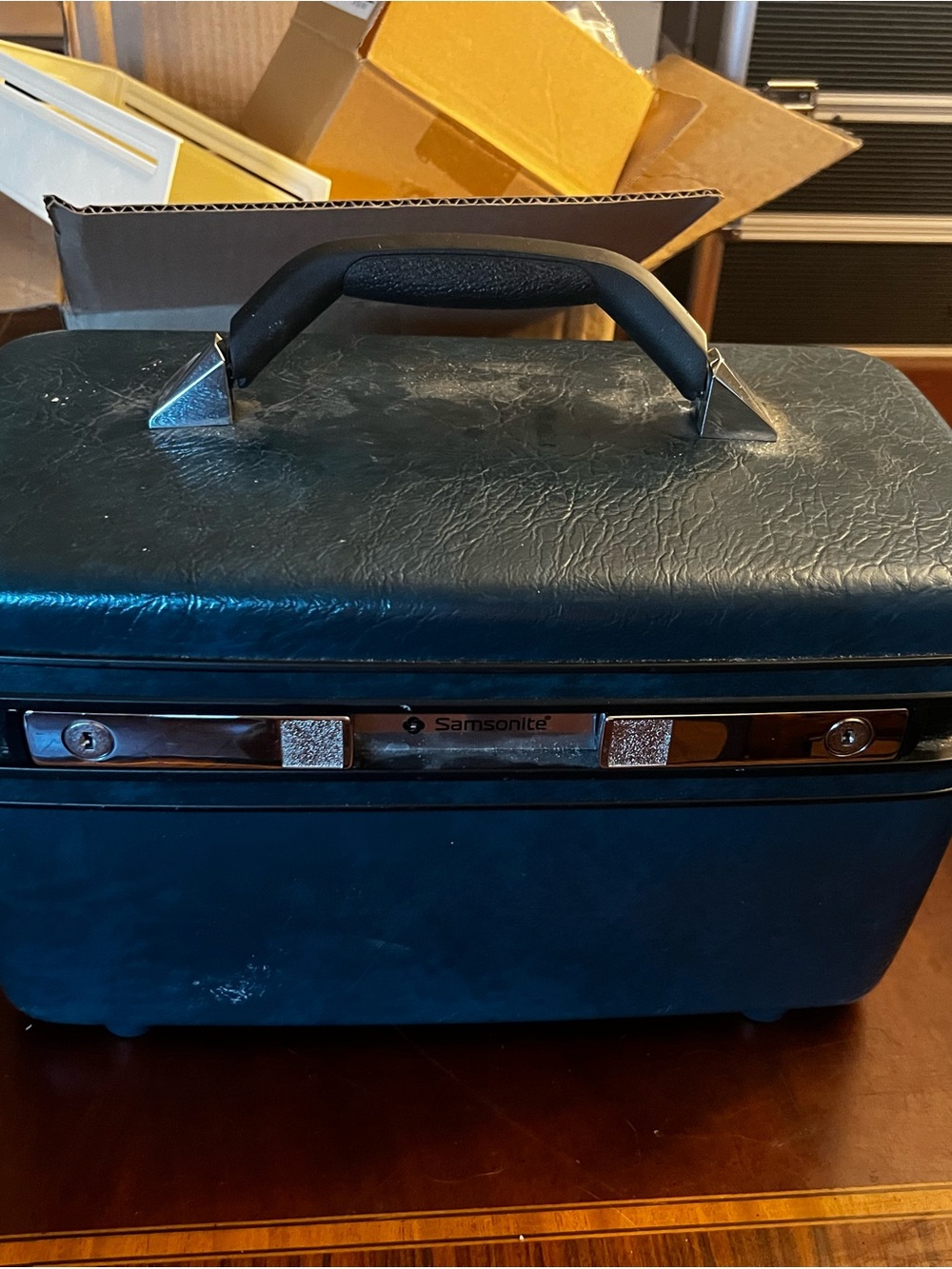 Samsonite Dark Navy Hard-Sided Train Case with Chrome Accents